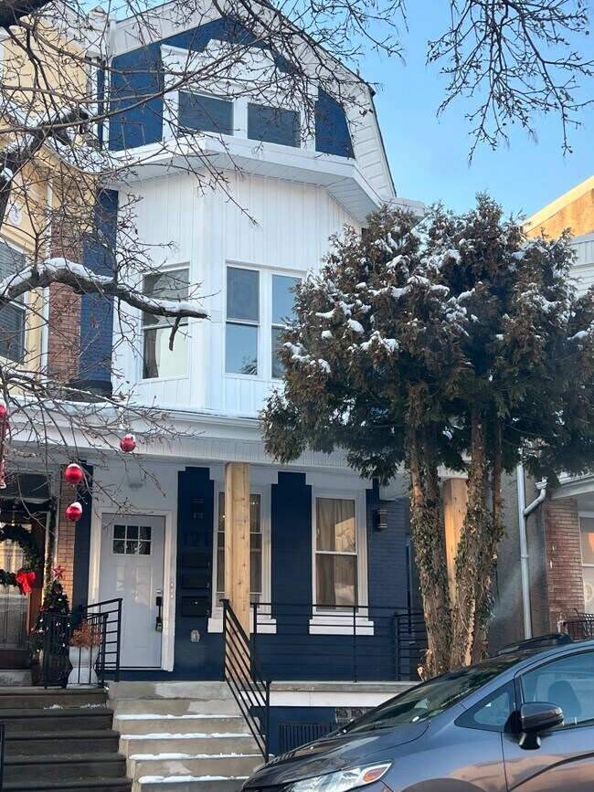 Foto del edificio - 121 W Sharpnack St