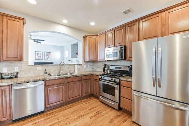 Building Photo - 2633 Rock Creek Dr