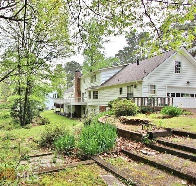 Building Photo - 7565 Chaparral Dr NE