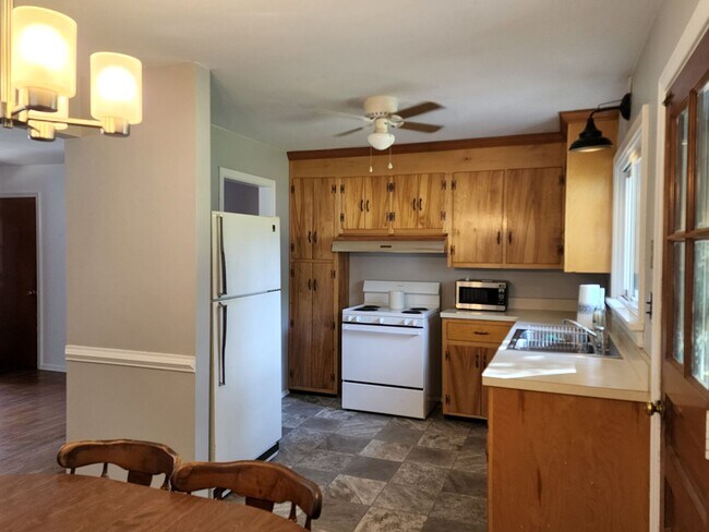 Foto del edificio - Charming 3 Bedroom Home in Quiet Neighborhood