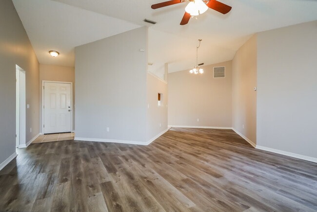 Foto del edificio - 7748 Collins Ridge Blvd