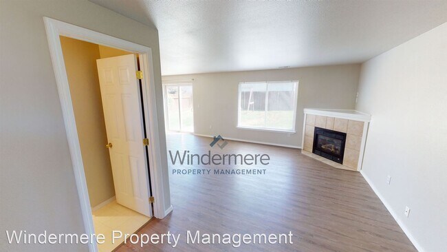 Building Photo - 3 br, 3 bath House - 1243 SE Newgate Drive