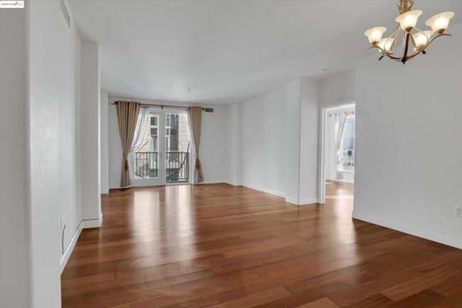 Building Photo - 423 7th St