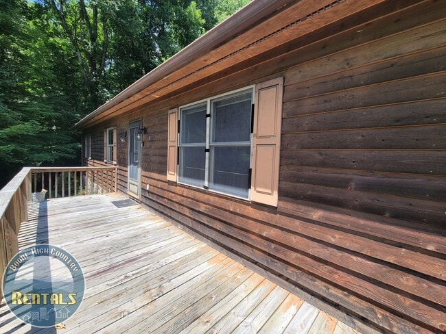 Foto del edificio - 3/2 One-Level Living Cabin in A Serene Setting!