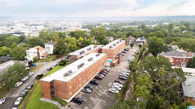 Building Photo - 2990 Rhodes Cir S