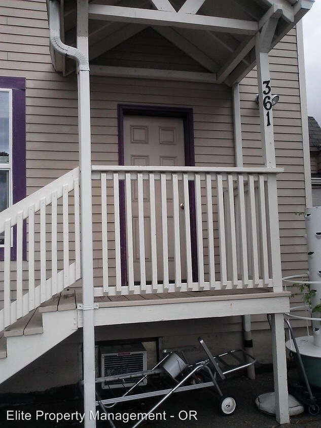 Primary Photo - 361 NW Jackson Ave