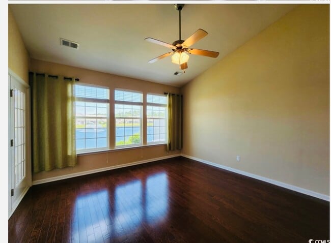 Building Photo - 121 Parmelee Dr