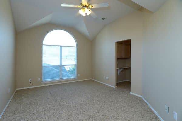Foto principal - 2216 Highland Hills Dr