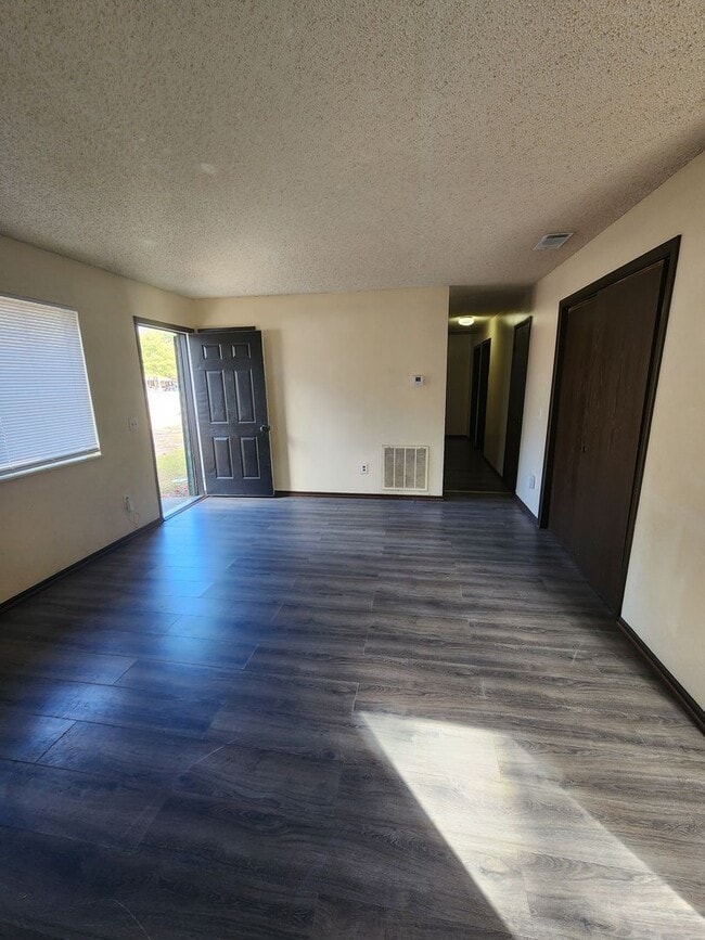 Building Photo - 1108 Kelly Dr