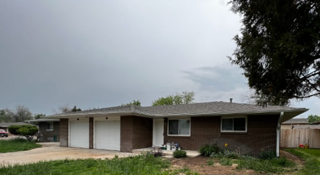 Building Photo - Newly Renovated 2 Bed 1 Bath Duplex in Nor...
