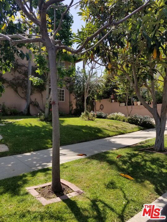 Foto del edificio - 1745 Midvale Ave