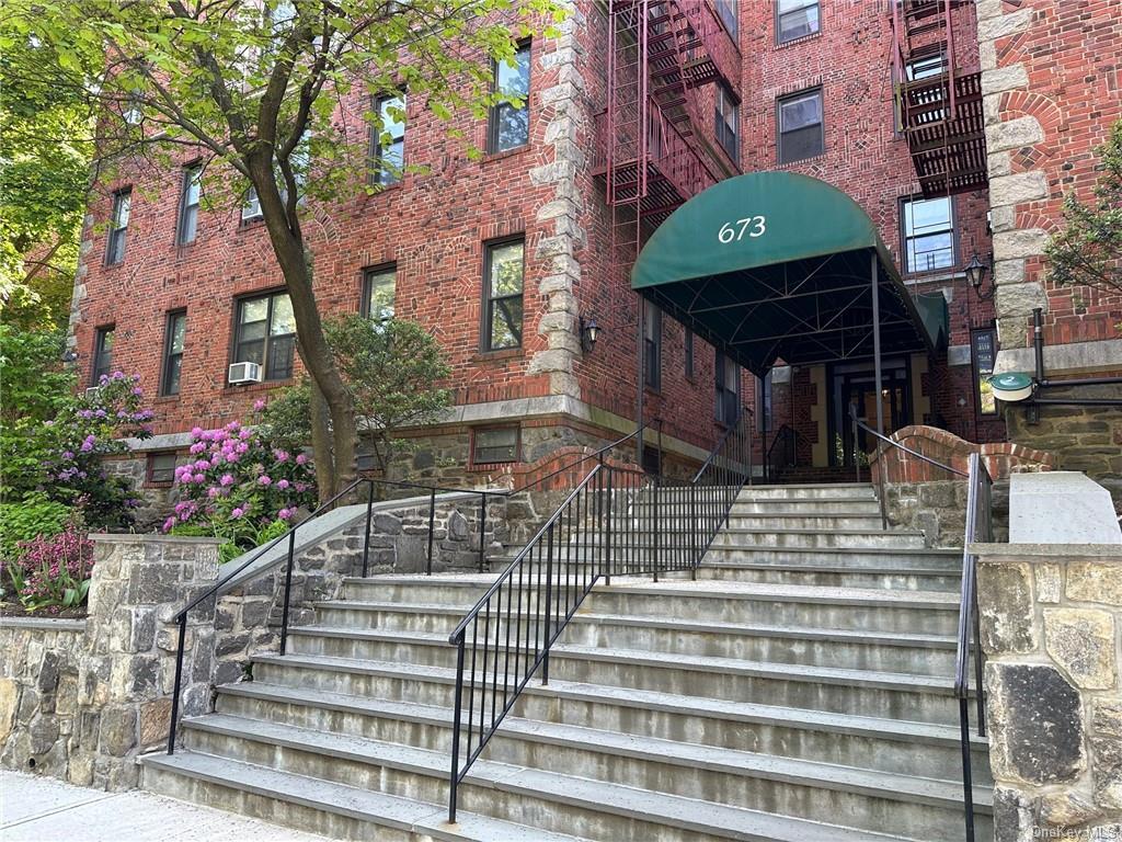 Primary Photo - 673 Locust St
