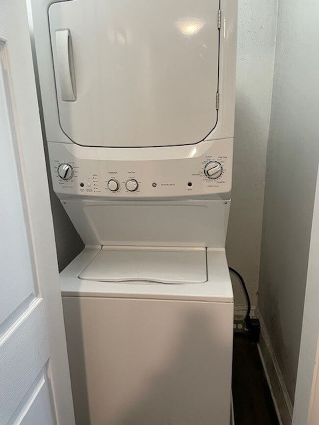 Building Photo - Half off first full month  -2 Bedroom 1.5 ...