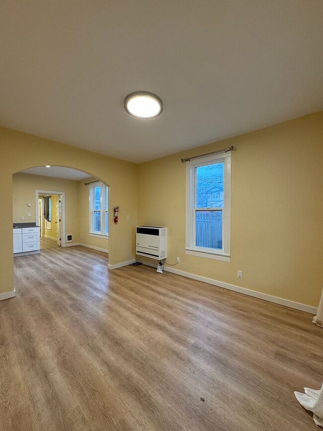 Building Photo - 707 E 7th Ave