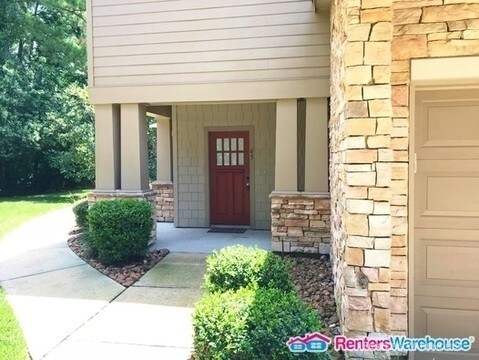 Building Photo - Stonemill Court Beauty
