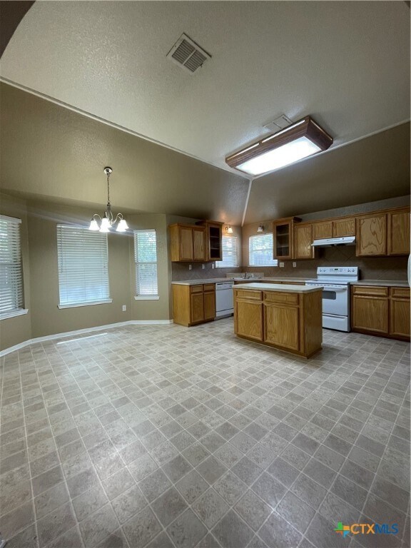 Foto del edificio - 2902 Bachelor Button Blvd