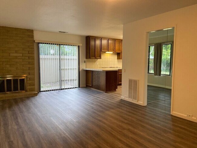 Foto del edificio - Spacious 3 Bedroom/2Bath Home In Fair Oaks...