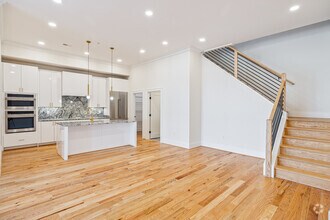 Building Photo - The Abby on Stuart