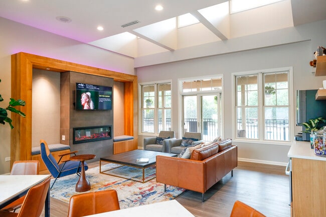 Building Photo - Farmingdale Apartments