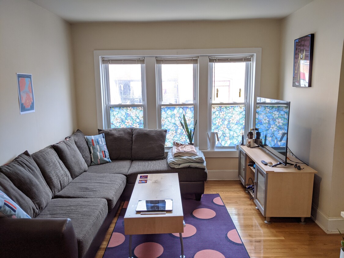 Foto principal - 2352 N St Louis Ave