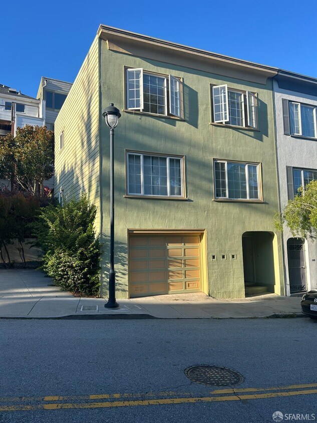 Foto principal - 174 Corbett Ave