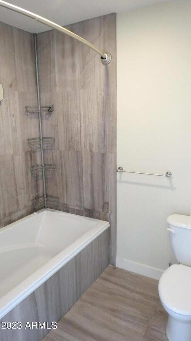 Foto del edificio - 11440 N 65th St