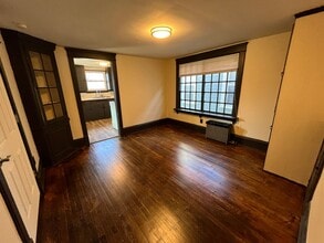 Building Photo - 900-900 Grove St