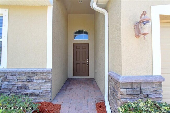Building Photo - 5834 Trieda Dr