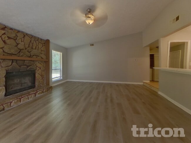Building Photo - 9980 Lake Forest Way