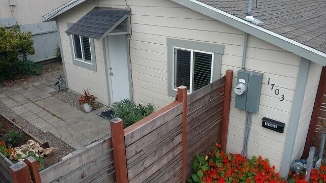 Primary Photo - Pet Friendly Updated One Bedroom in Seaside
