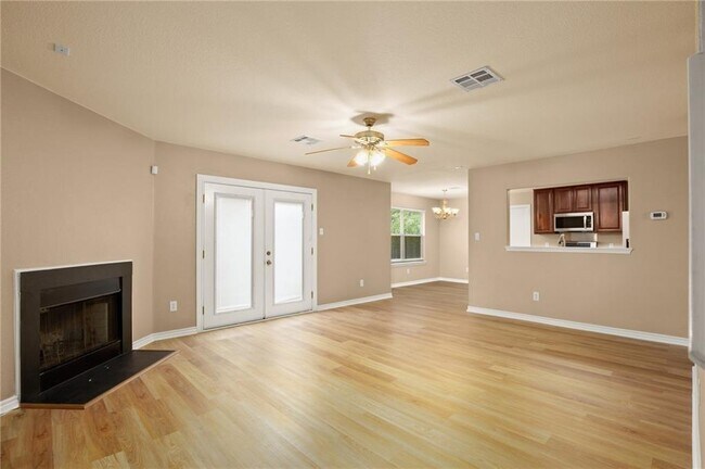 Building Photo - 2204 Cottontail Dr