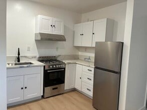 Building Photo - 586 Del Mar Ave