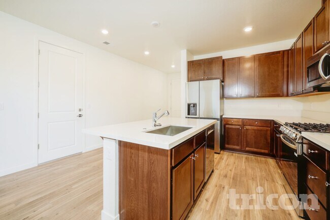 Foto del edificio - 2435 Snowbrush Ct