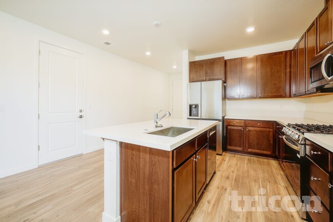 Building Photo - 737 Fire Wheel Dr