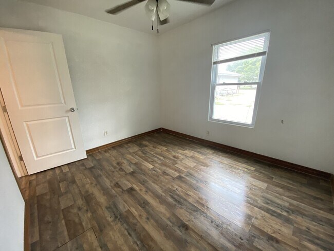 Foto del edificio - 1513 E 4th Ave