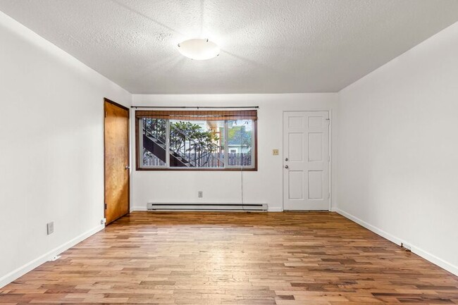 Photo - 121 SE 30th Pl Apartment