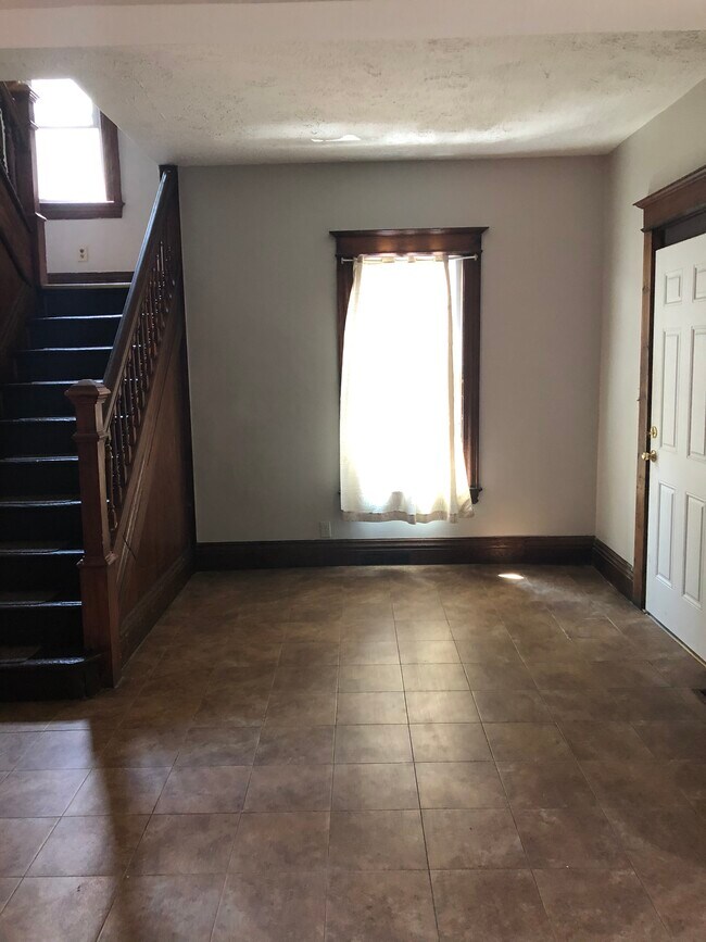 Building Photo - 109 Roycroft Dr