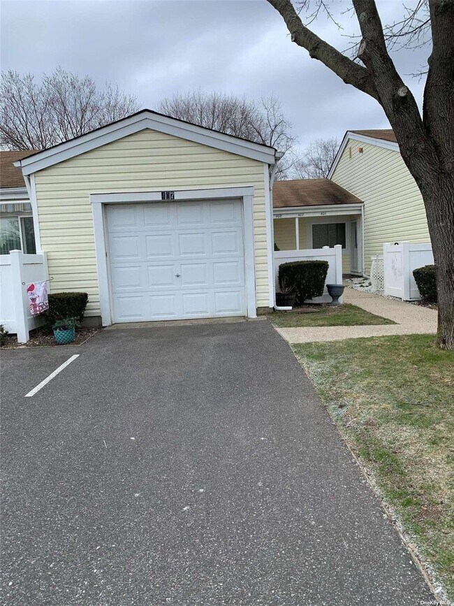 Building Photo - 407 Cabot Ct E