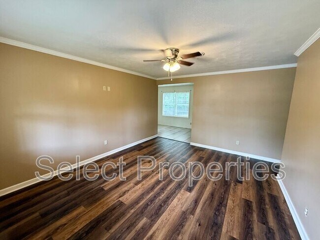 Foto del edificio - 2310 Fairfield Dr