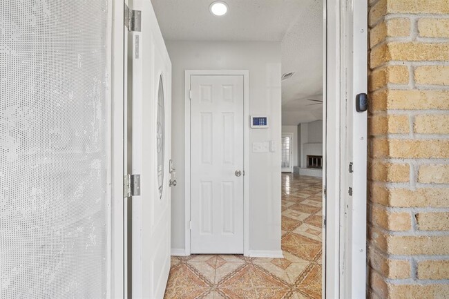 Building Photo - 11542 Chesswood Dr