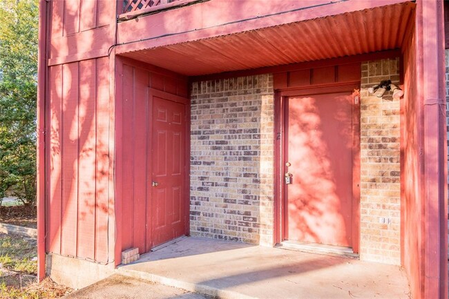Building Photo - 1329 Windsor St