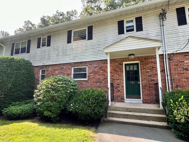 Building Photo - 484 Oak Ave