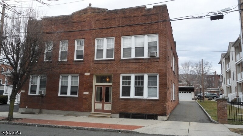 Primary Photo - 14 Baldwin St