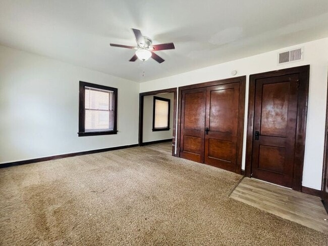 Building Photo - 625 W Maple Ave