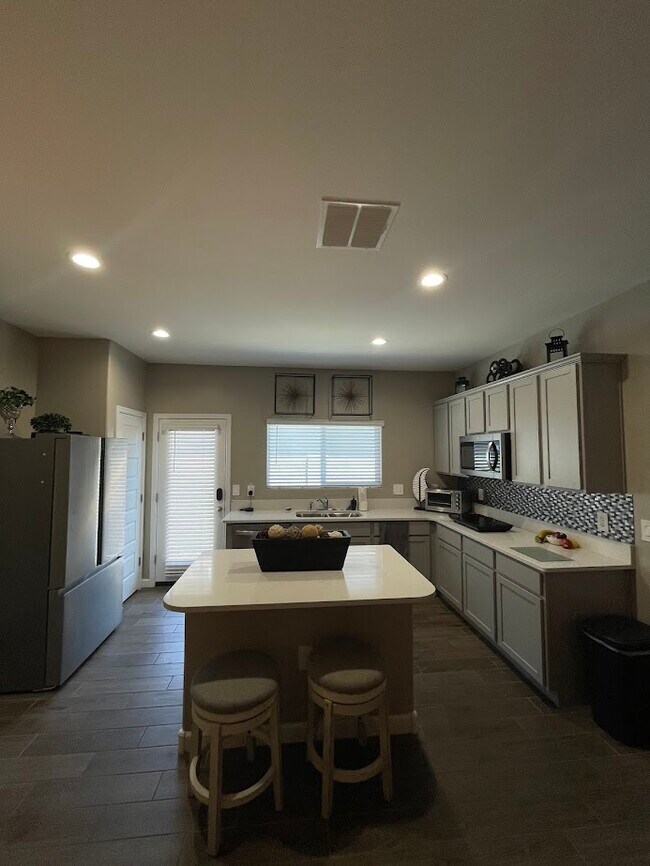 Foto del edificio - 24085 W Ripple Rd