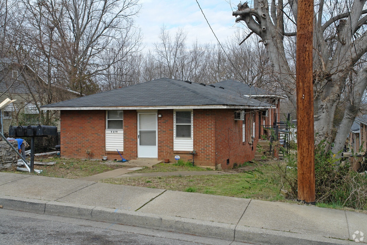 Primary Photo - 2210 Morena St
