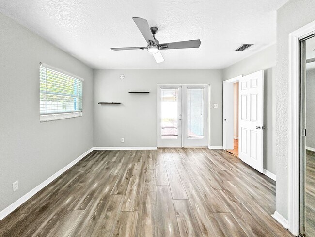 Foto del edificio - Move-In Ready Pool Home in Gem Village – Coastal Retreat with Modern Updates  - 2bed|1 bath