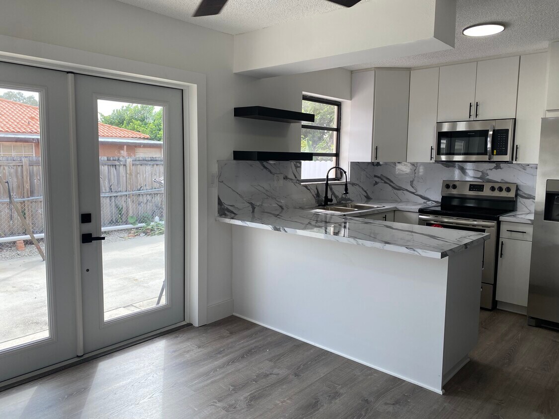 Foto principal - 407 NW 44th Ave