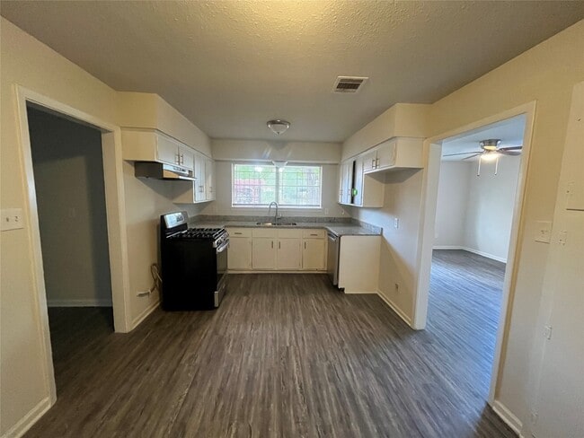 Foto del edificio - 7418 Saunders Rd