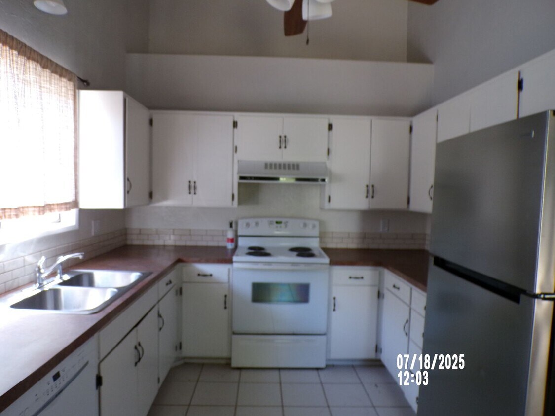 Foto principal - 099-03 - 1733-1735 NW Grant Ave. Corvallis...
